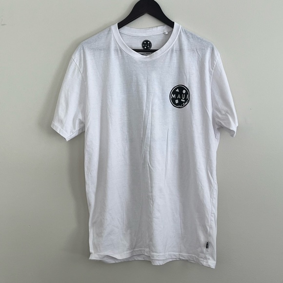 Maui and Sons XL Mens t-shirt. Graphic on Back - Picture 3 of 6